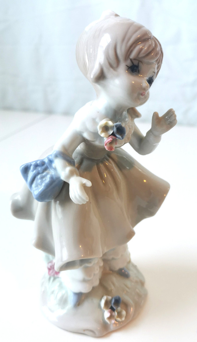 Girl in Dress Vintage Ponytail Porcelain Figurine Made In Taiwan - photo 2