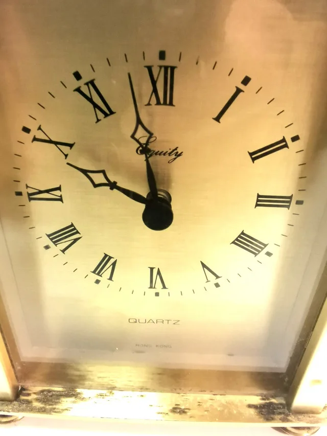 Equity Quartz, Brass Table Clock, Hong Kong image indicator(2)