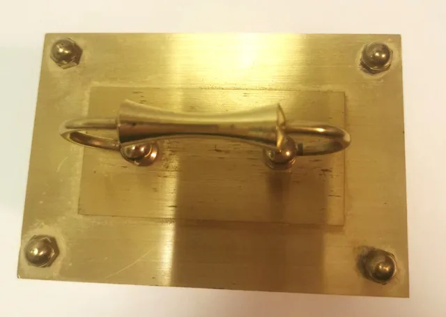 Equity Quartz, Brass Table Clock, Hong Kong image indicator(7)