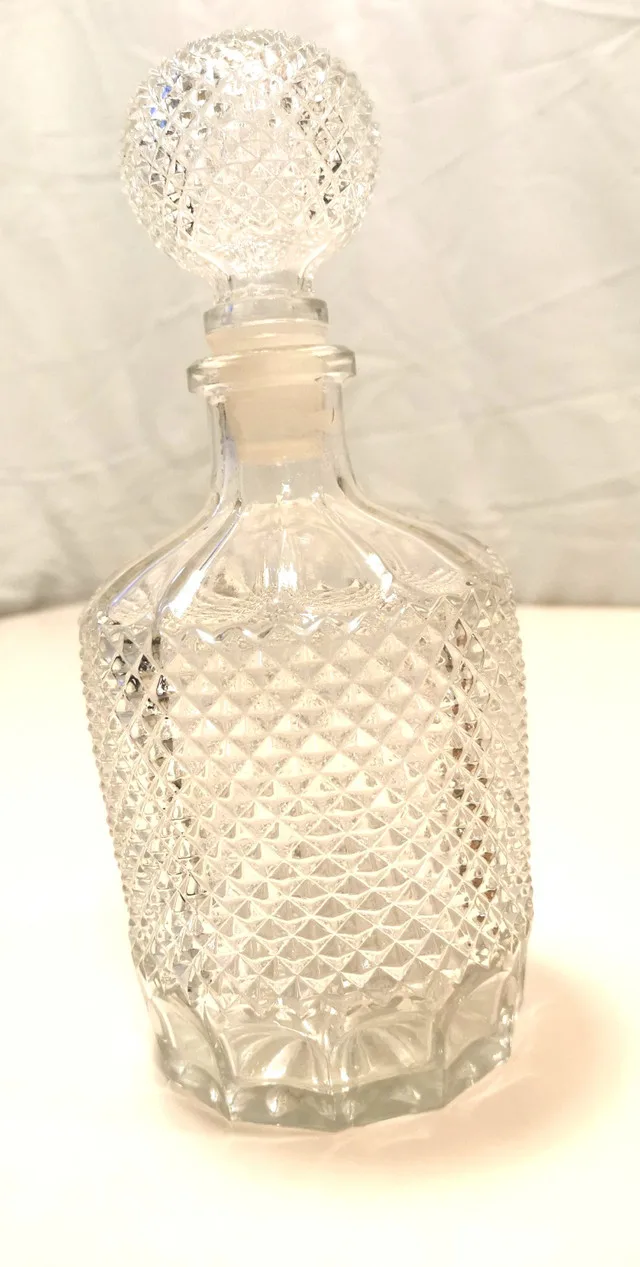 Diamond Pattern Crystal Decanter Austria 1960s Vintage image indicator(5)