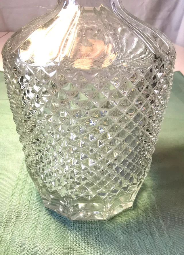 Diamond Pattern Crystal Decanter Austria 1960s Vintage image indicator(8)