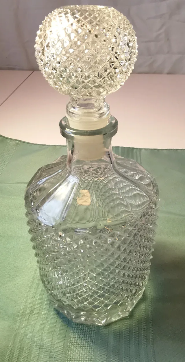 Diamond Pattern Crystal Decanter Austria 1960s Vintage image indicator(10)