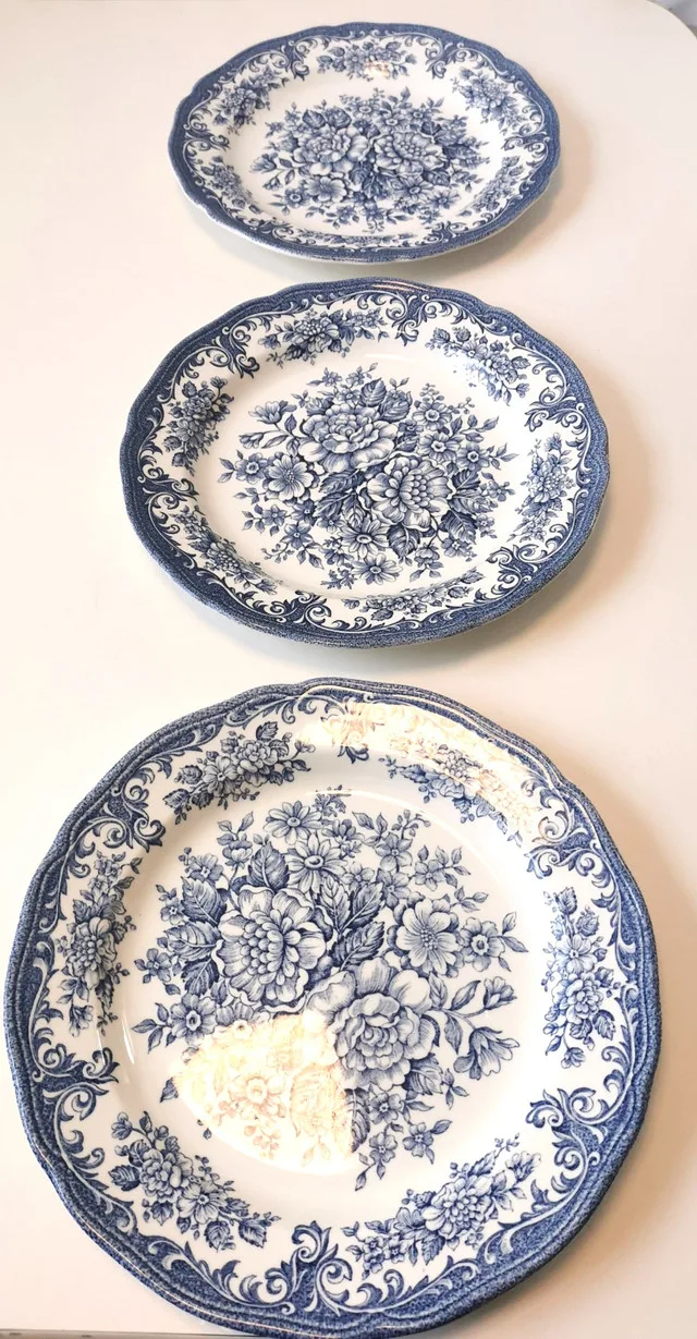 Vintage Plate Holder with 3 Royal Staffordshire image indicator(2)