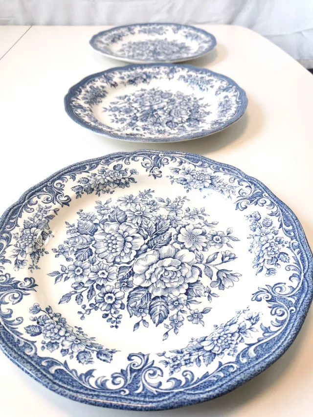 Vintage Plate Holder with 3 Royal Staffordshire image indicator(3)