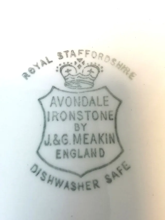 Vintage Plate Holder with 3 Royal Staffordshire image indicator(6)