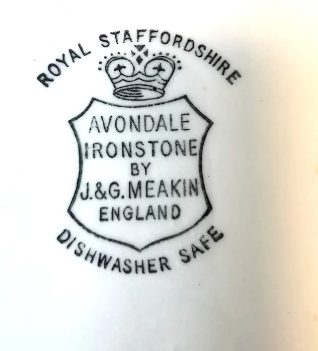 Vintage Plate Holder with 3 Royal Staffordshire image indicator(8)