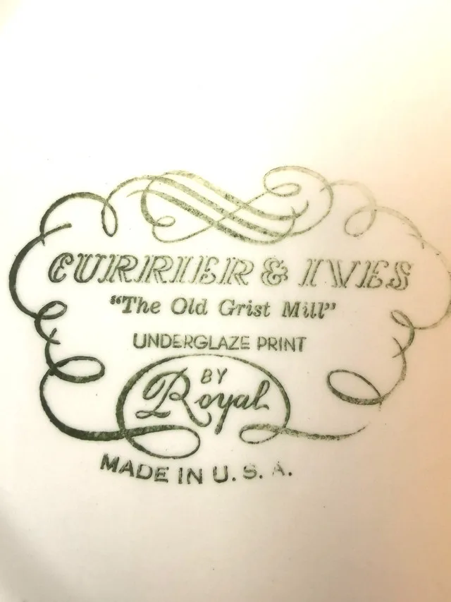 Pair of Vintage Plates with Wooden Holder image indicator(4)