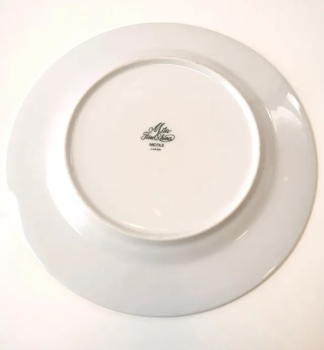 Pair of Vintage Plates with Wooden Holder image indicator(9)