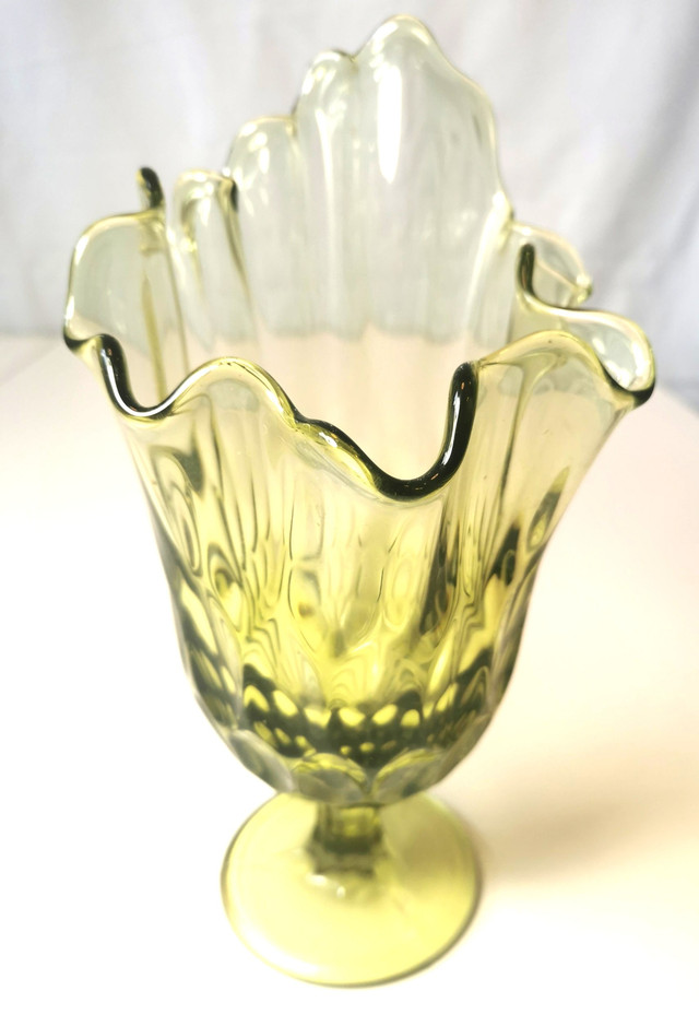 Fenton Art Glass Colonial Green Thumbprint Vase Vin