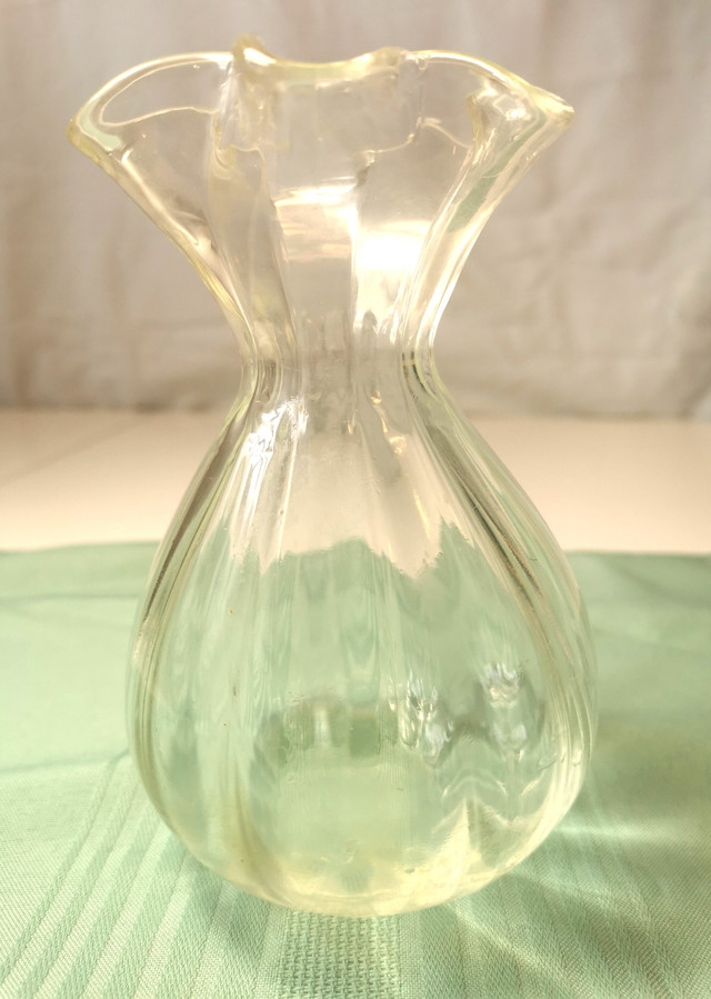 Elegant Clear Glass Vase - Handmade Floral Decor