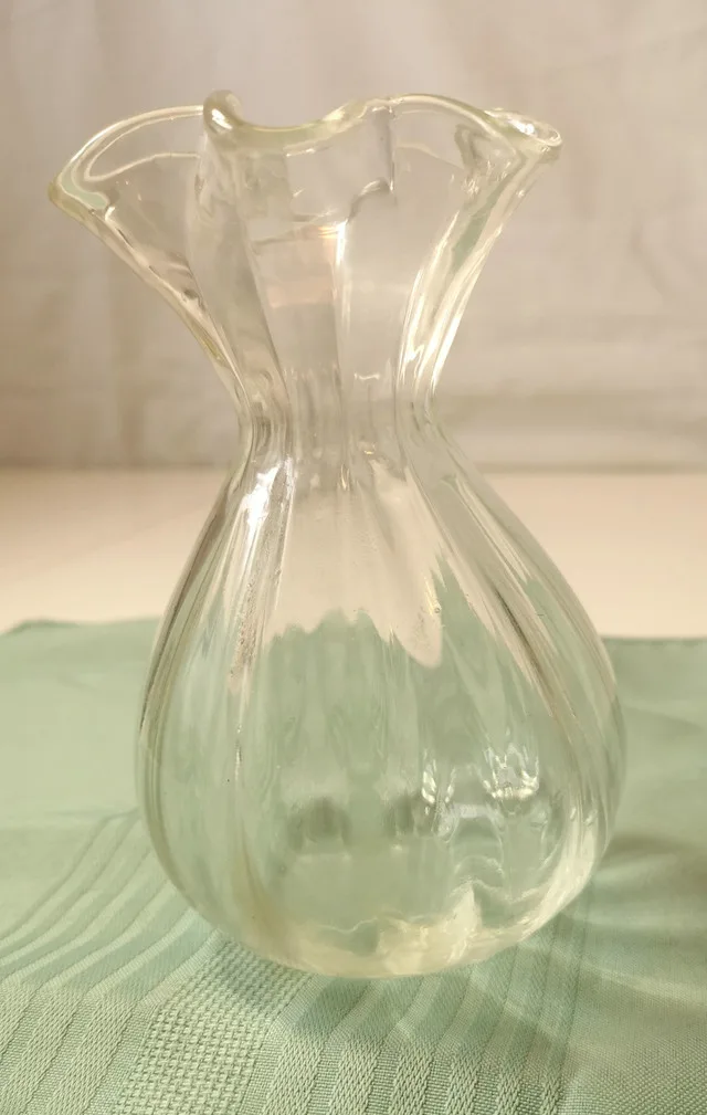 Elegant Clear Glass Vase - Handmade Floral Decor image indicator(5)