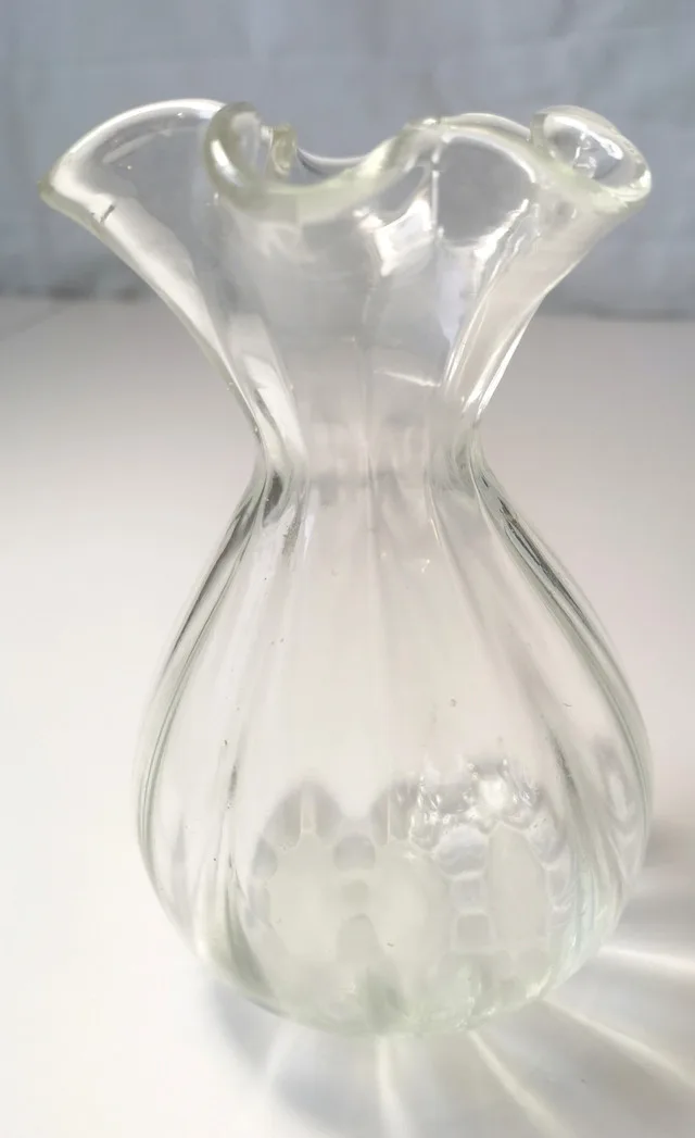 Elegant Clear Glass Vase - Handmade Floral Decor image indicator(7)