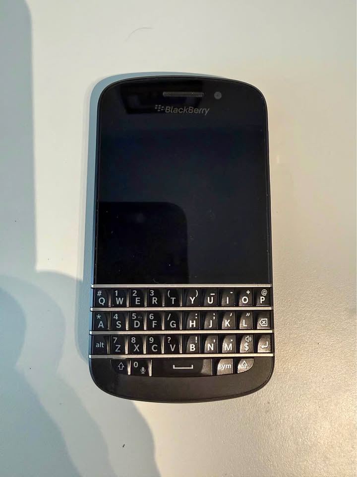 BlackBerry Q10 - Black carbon Smartphone