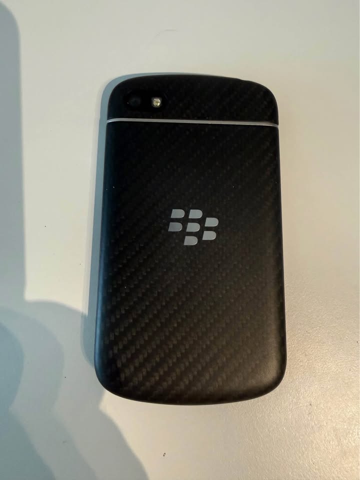 BlackBerry Q10 - Black carbon Smartphone - photo 2