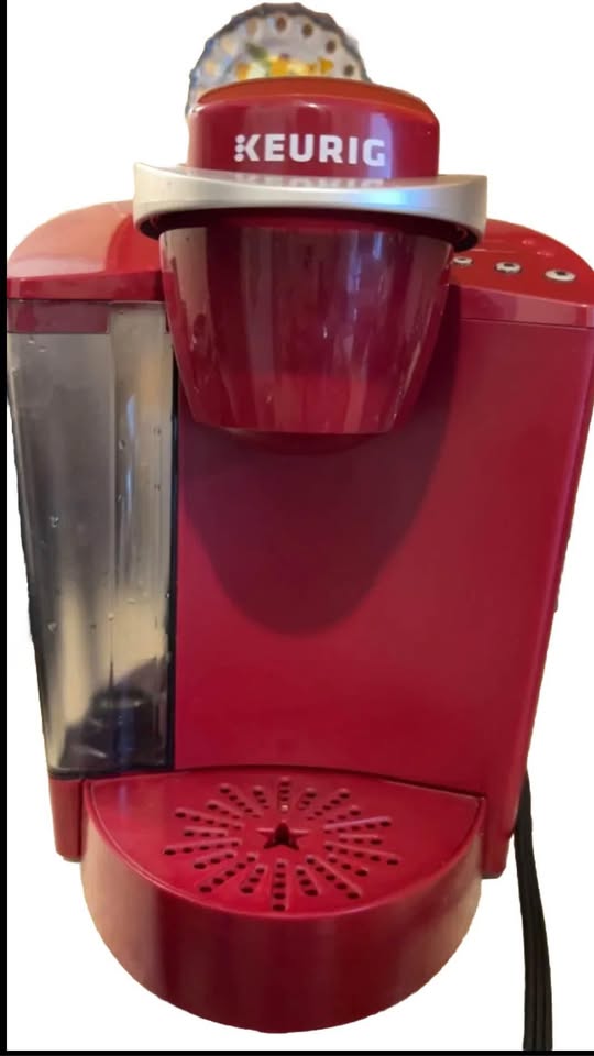 Keurig Coffee Maker - Red - photo 3