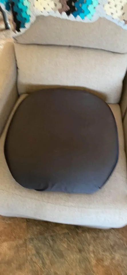 Non electric chair lift with hand carry too Carex brand