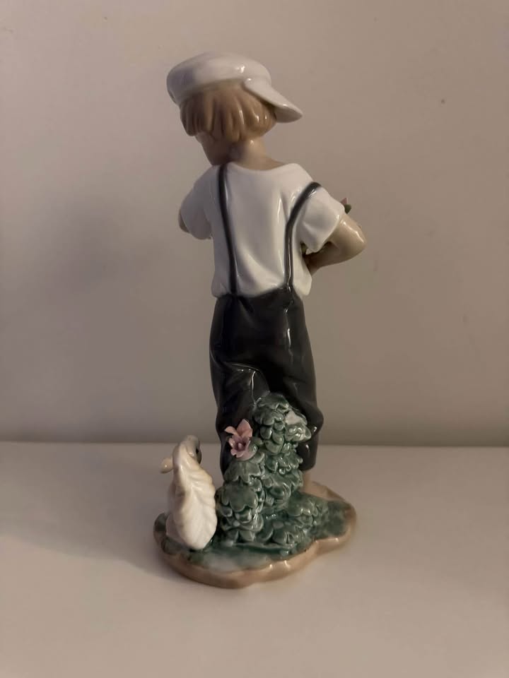 ADELINE BOY FIGURINE ITALIAN FINE PORCELAIN - photo 2