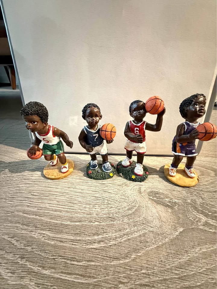 4 figures basketball kids