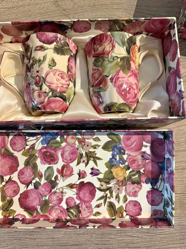 ROYAL ELFREDA FINE CHINA Tea Mug. Roses,new 2 pcs