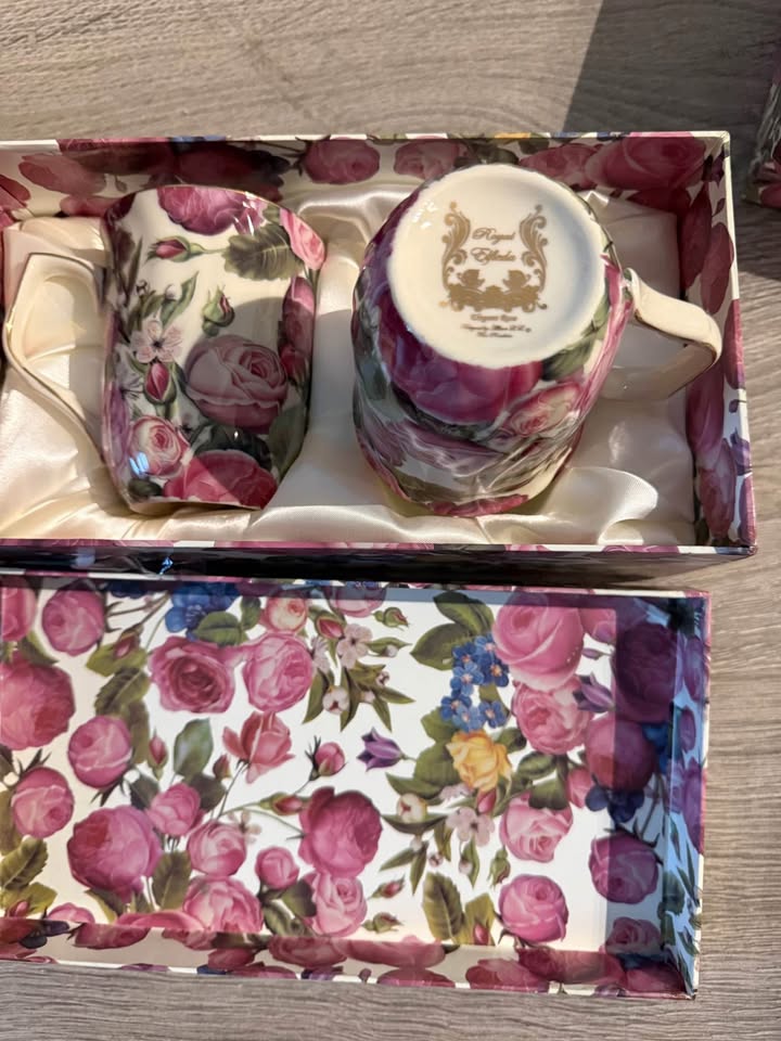 ROYAL ELFREDA FINE CHINA Tea Mug. Roses,new 2 pcs - photo 2
