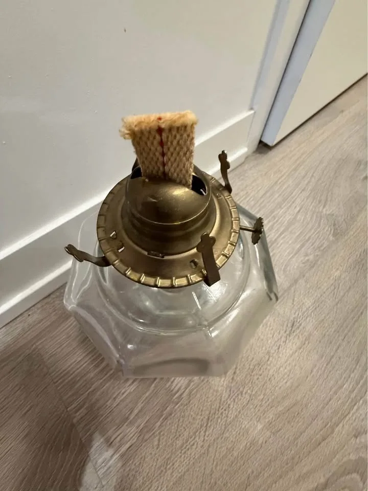 Antique Vintage Clear Heavy Glass Kerosene Oil Lamp image indicator(2)