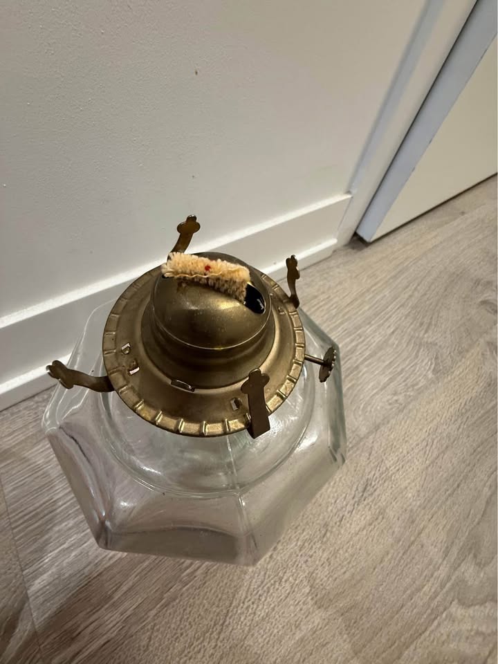 Antique Vintage Clear Heavy Glass Kerosene Oil Lamp - photo 3