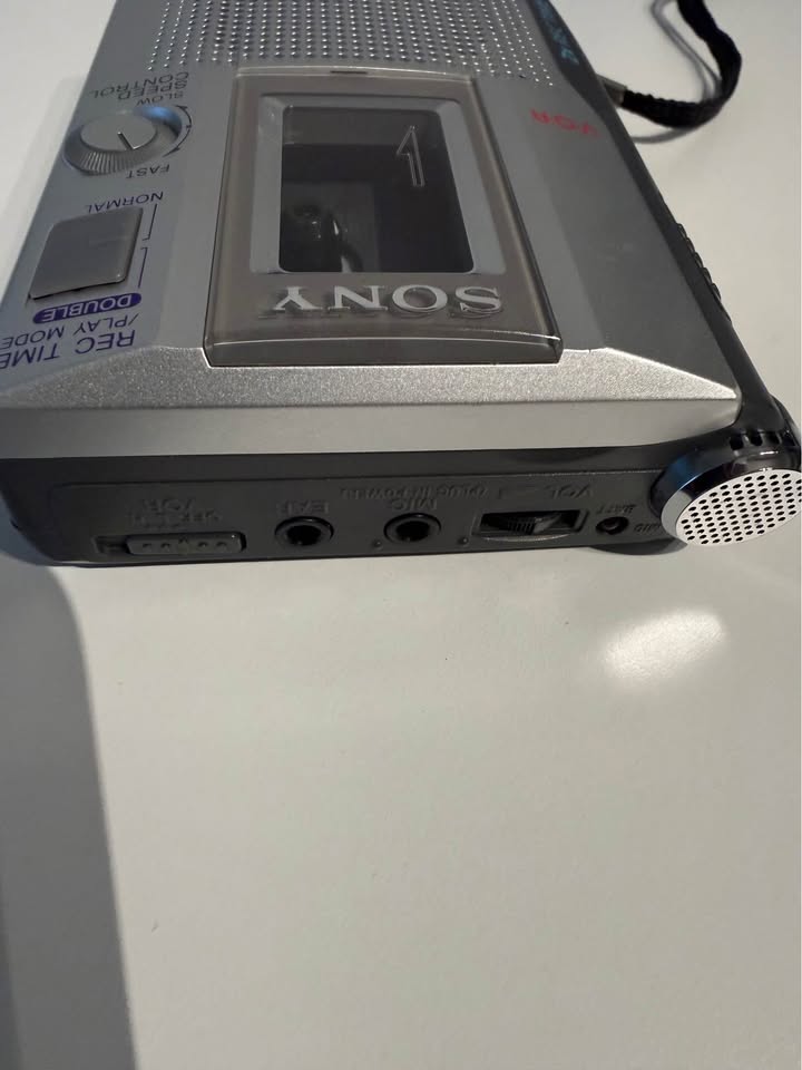Vintage Sony TCM-200DV Cassette Voice Recorder - photo 3