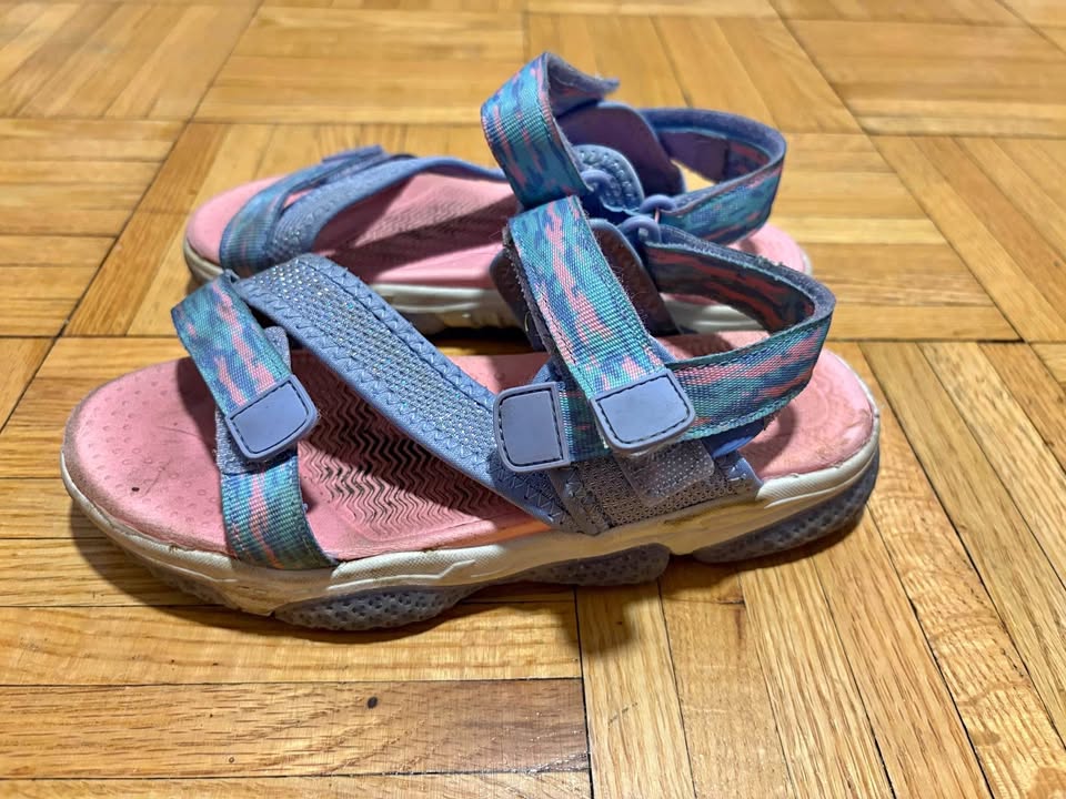 Girl’s Sandals Size 2