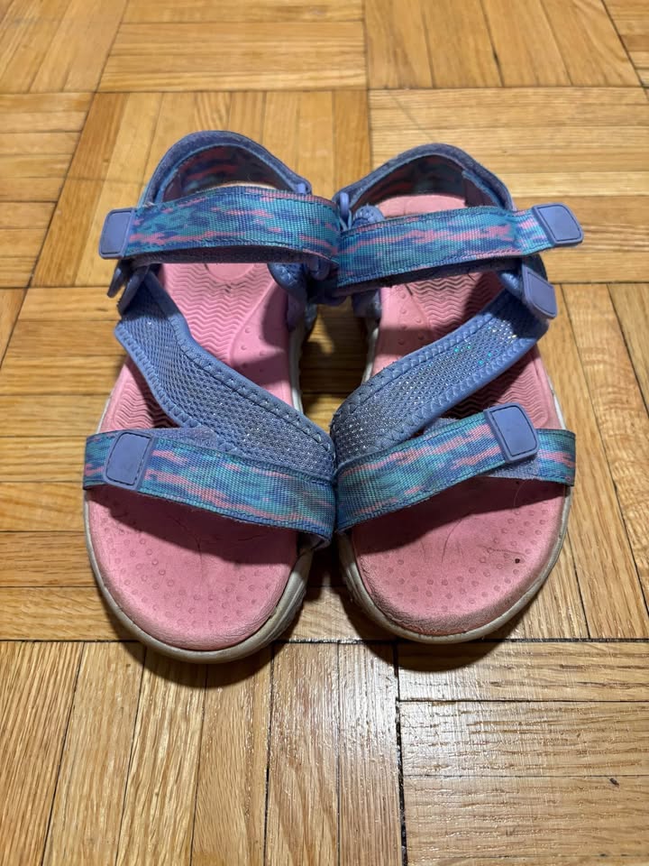 Girl’s Sandals Size 2 - photo 2