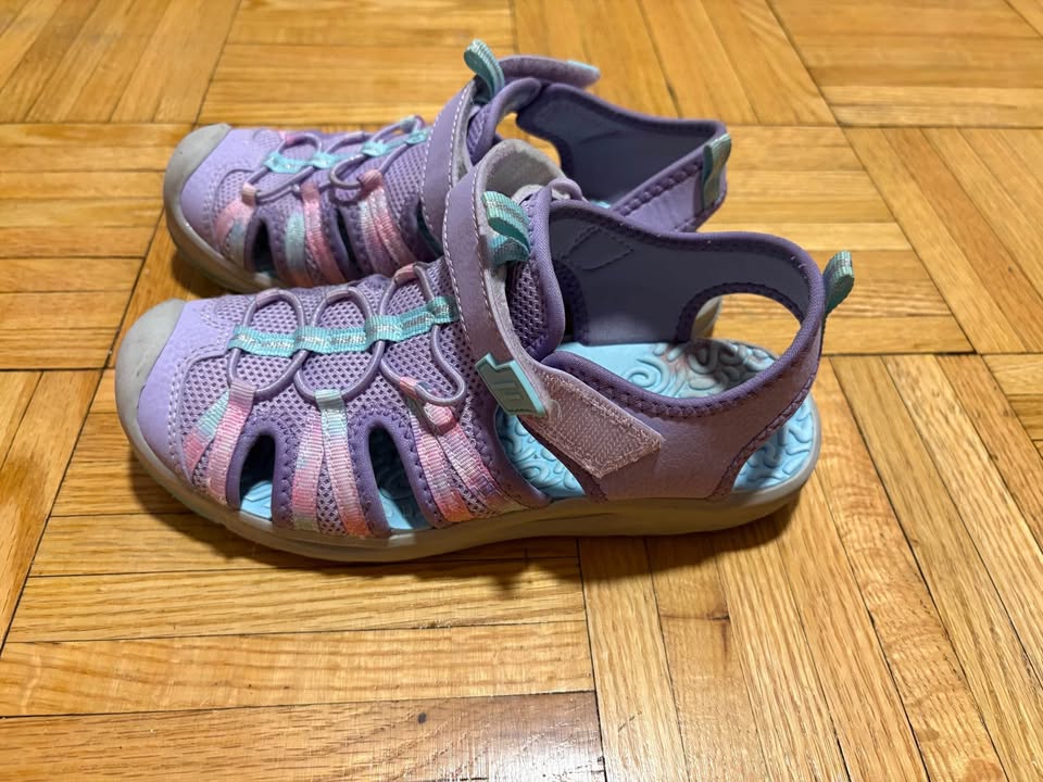 Barely Worn Girl’s Sandals Size 3 - photo 2