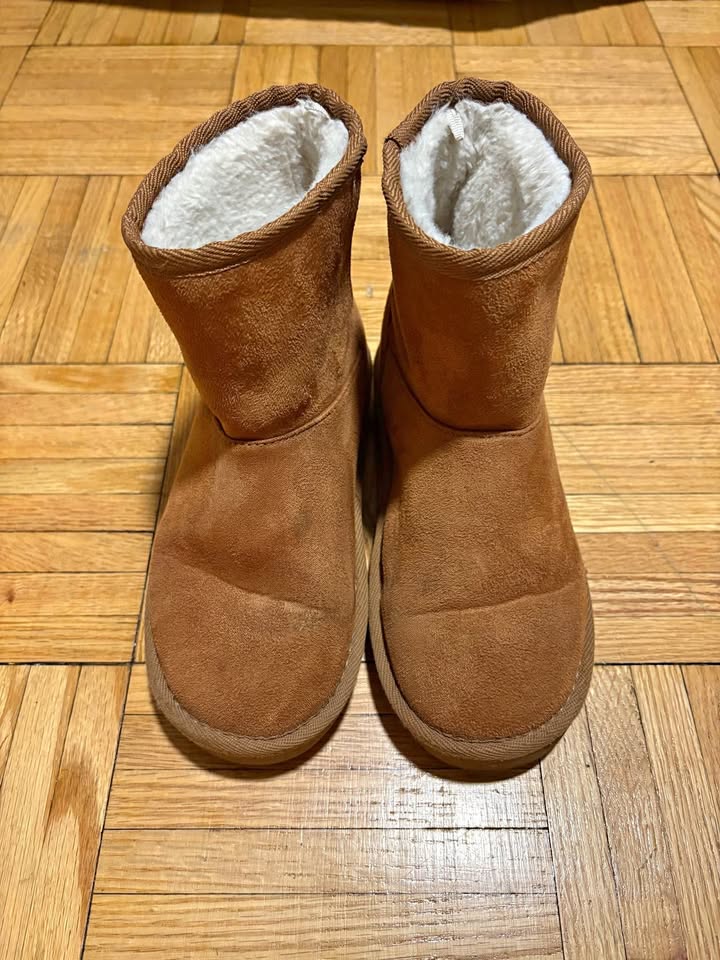 Girl’s Boots Size 3