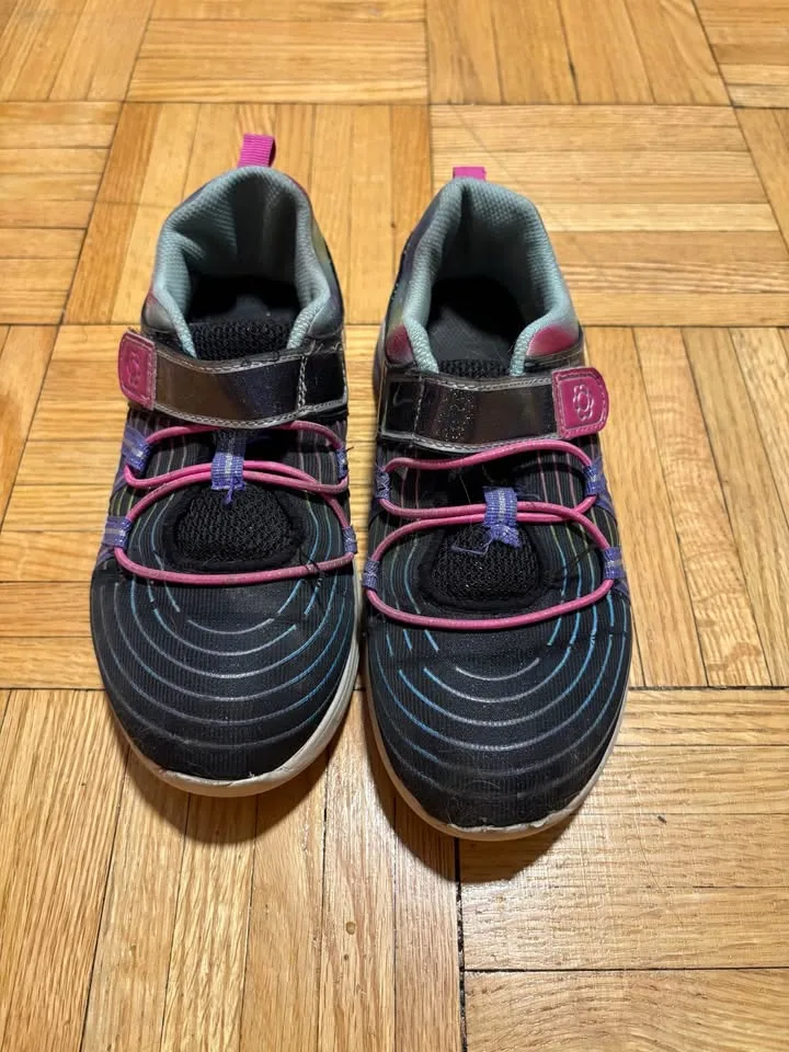 Girl’s Light Up Runners Size 3 image indicator(2)