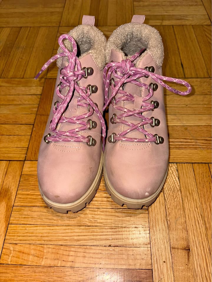 Girl’s Hiking Boots Size 3
