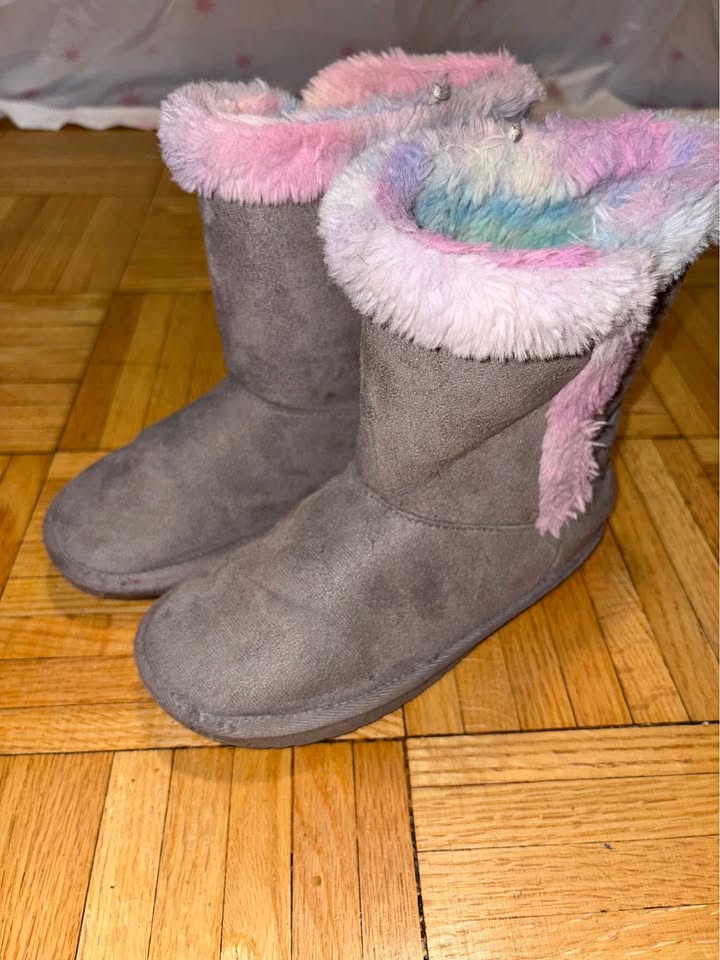 Girl’s Boots Size 2