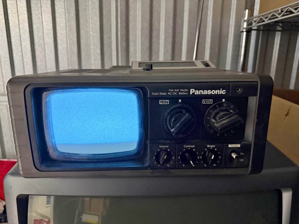 Panasonic Solid State TV Model TR-515 1979 Portable