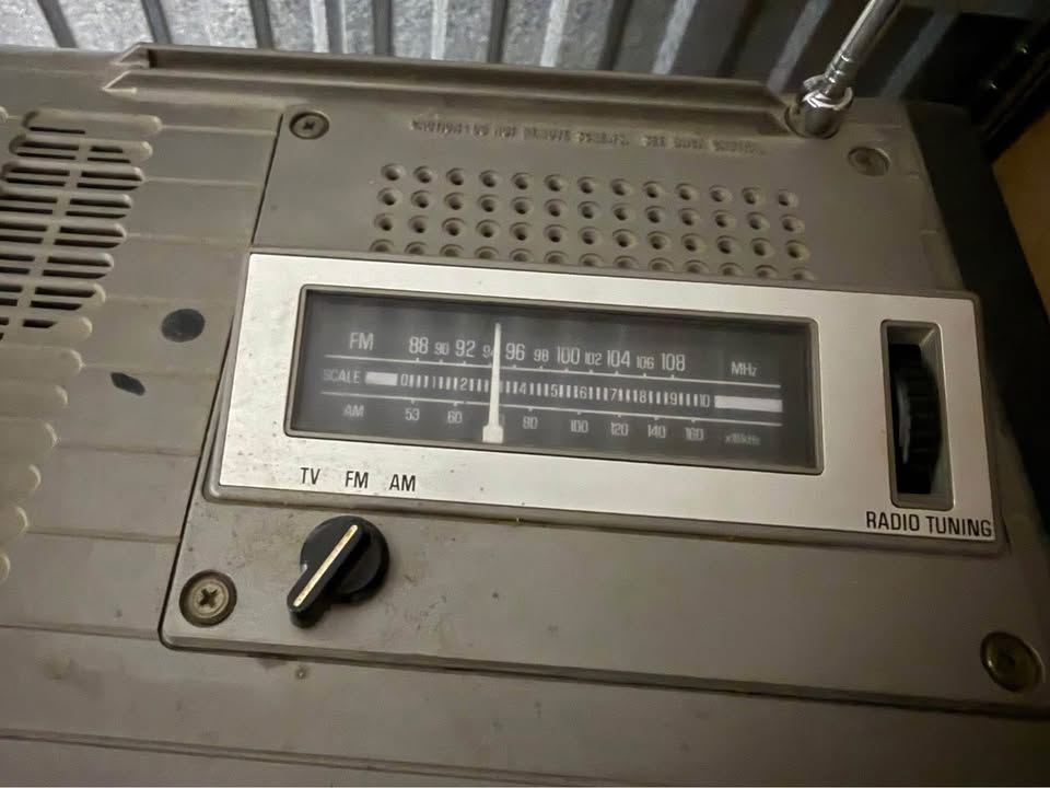 Panasonic Solid State TV Model TR-515 1979 Portable - photo 2