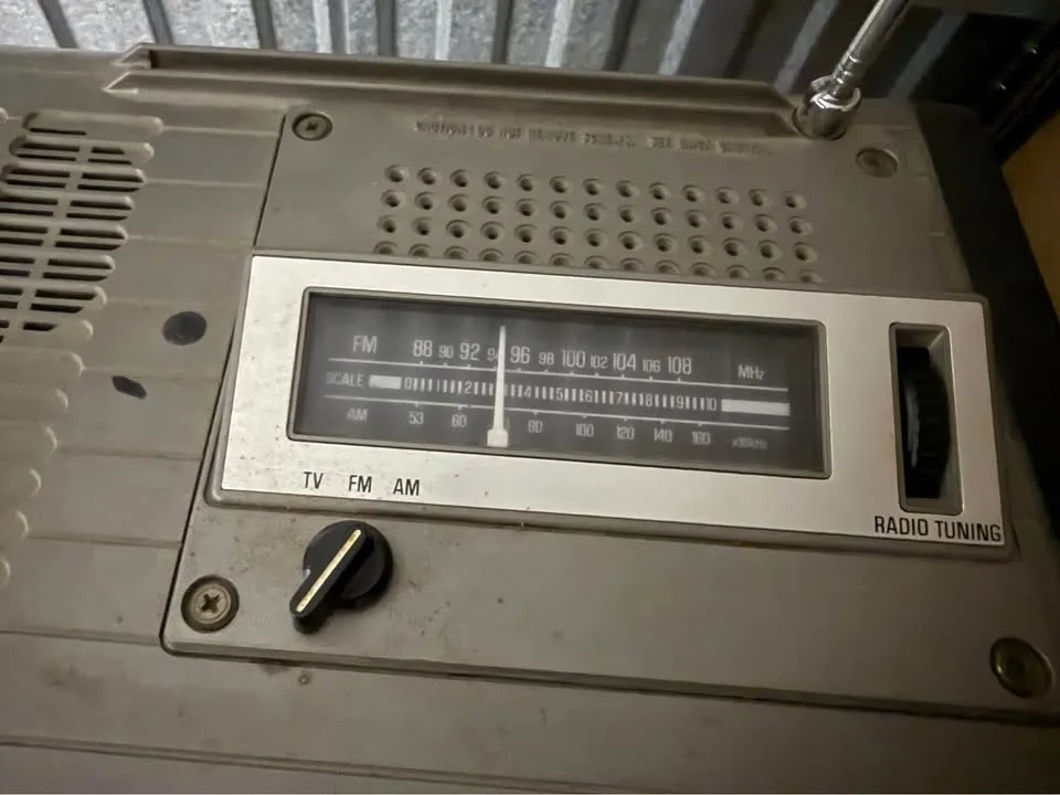 Panasonic Solid State TV Model TR-515 1979 Portable image indicator(2)