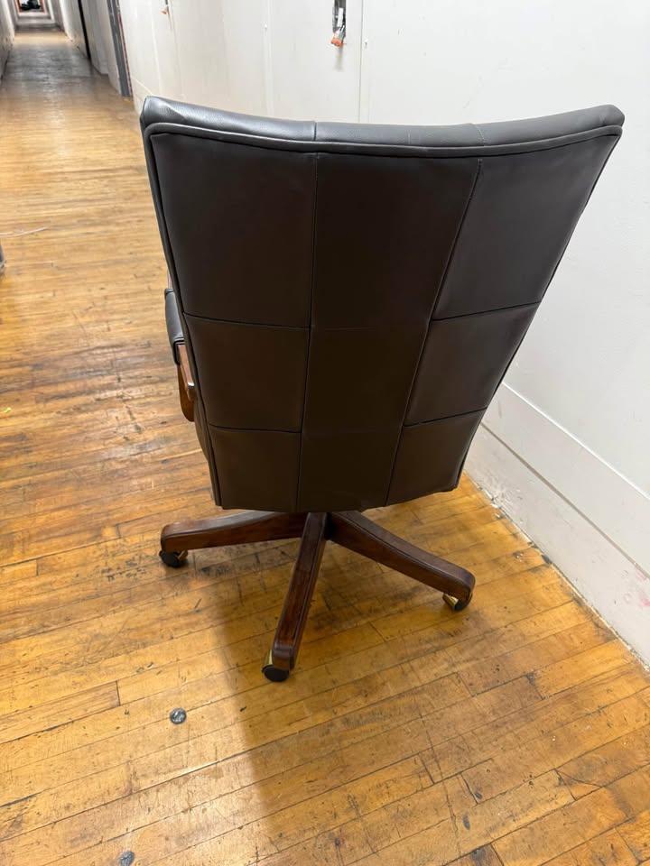 Ashley Oak caster chair - photo 2