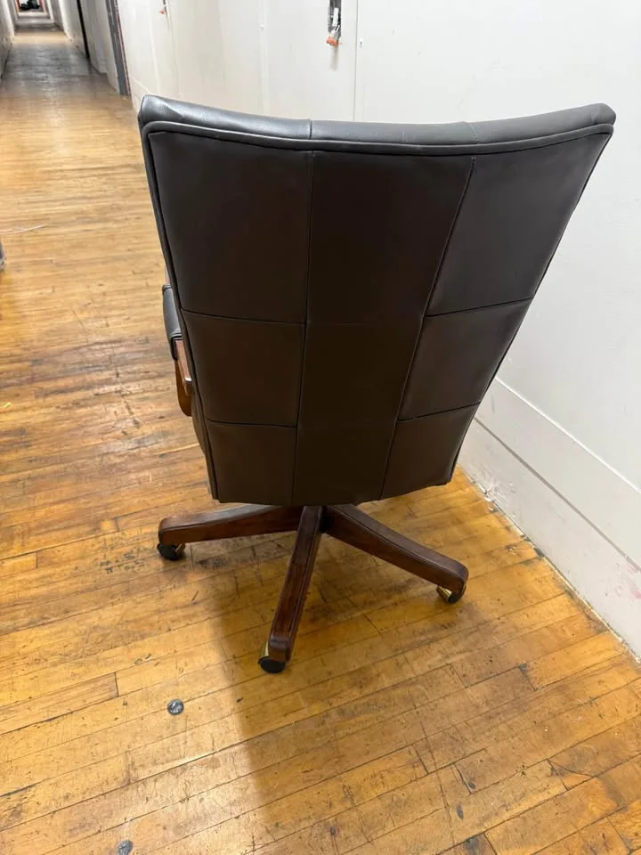 Ashley Oak caster chair image indicator(2)