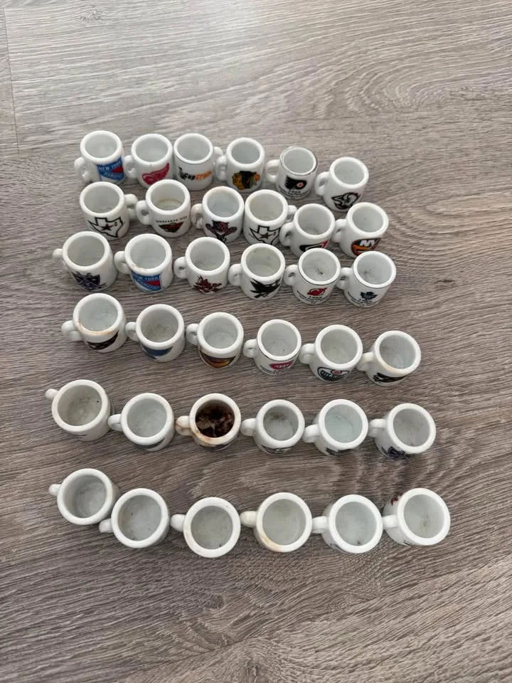 NHL mini ceramic mugs 36pcs image indicator(2)