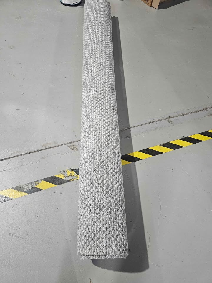 Carpet piece 8ft7 X 7ft9 - photo 2