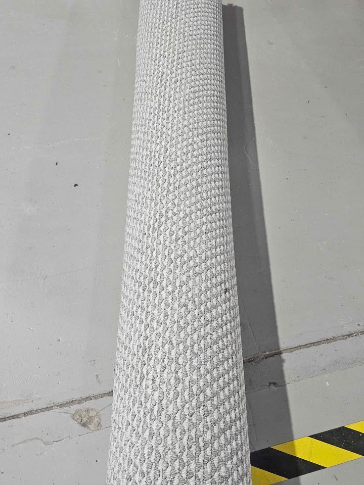 Carpet piece 8ft7 X 7ft9 - photo 3