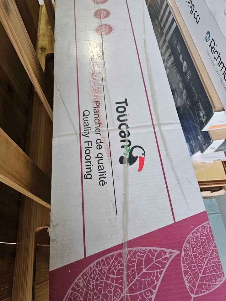One box of laminate wall decor - photo 3