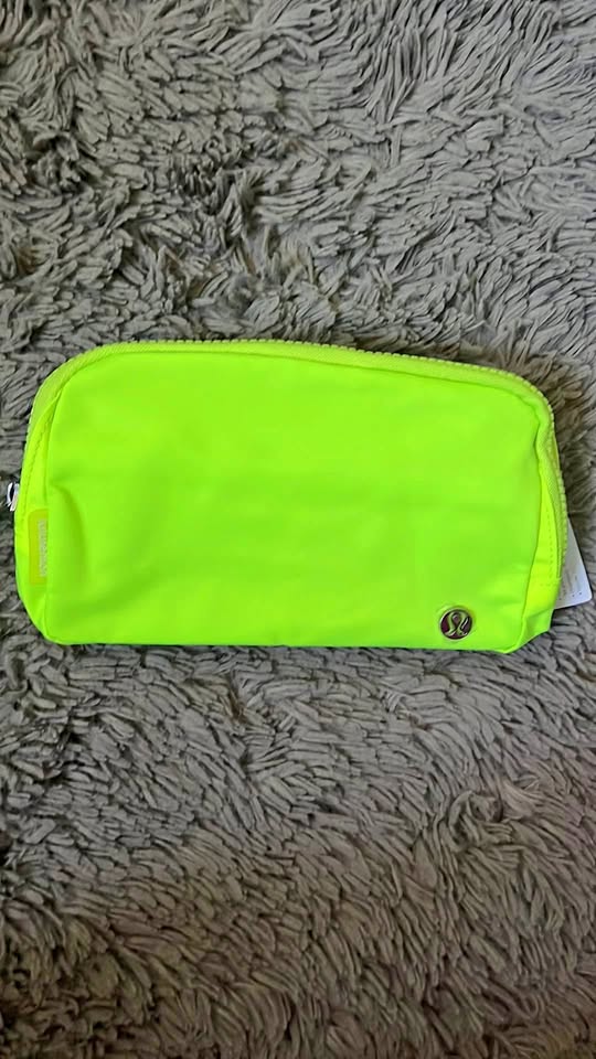 Lululemon everywhere belt bag