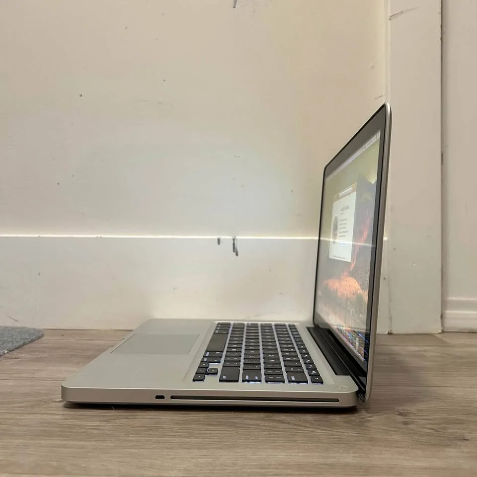 2011 MacBook Pro (i5/8GB/160GB) image indicator(4)