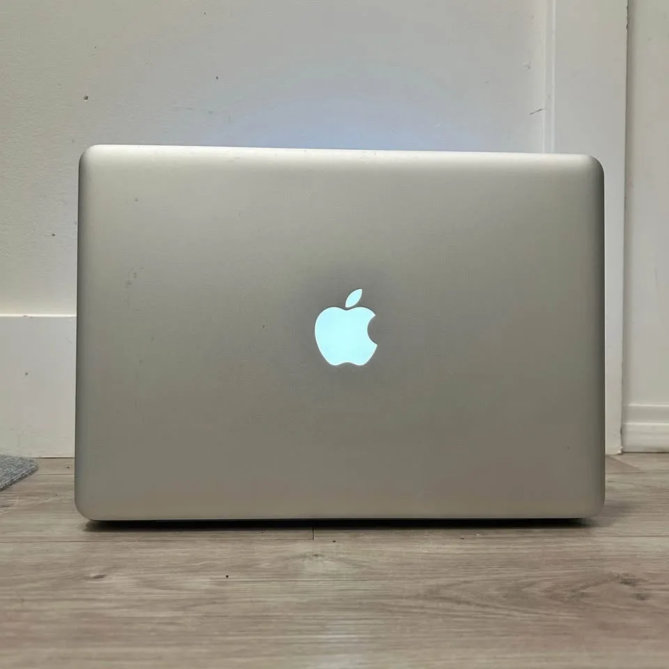 2011 MacBook Pro (i5/8GB/160GB) image indicator(5)