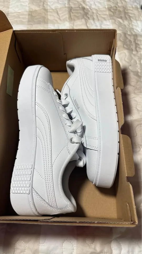 new woman shoes 8 sz and 8 1/2 sz image indicator(3)