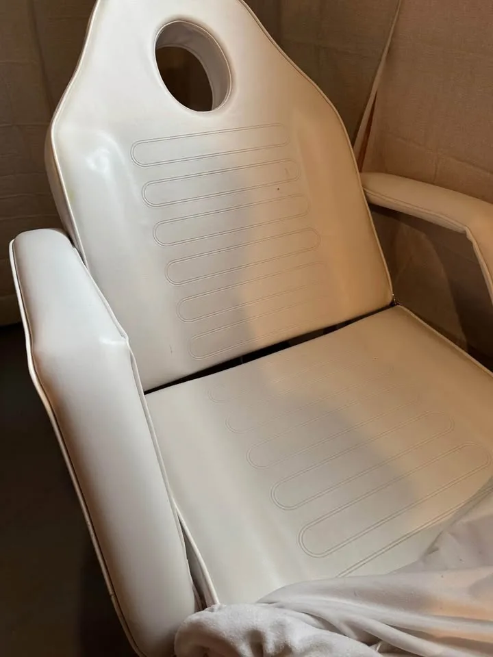 Lash/Tattoo Bed image indicator(4)