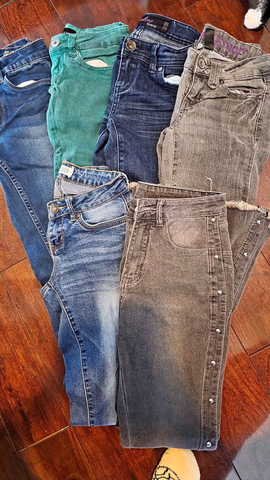 Euc women (sz 0-1) jean lot( price for all)