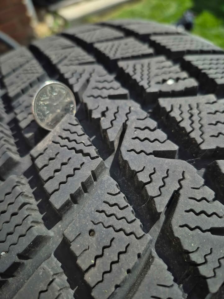 4 Good Year Winter command snow tires with rims